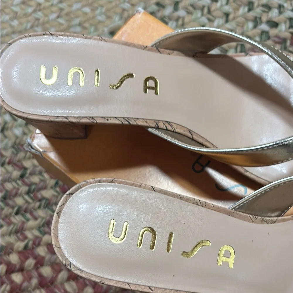 Unisa Gold Sandals Metallic Thong Strap Cushioned Sole - Picture 2 of 6